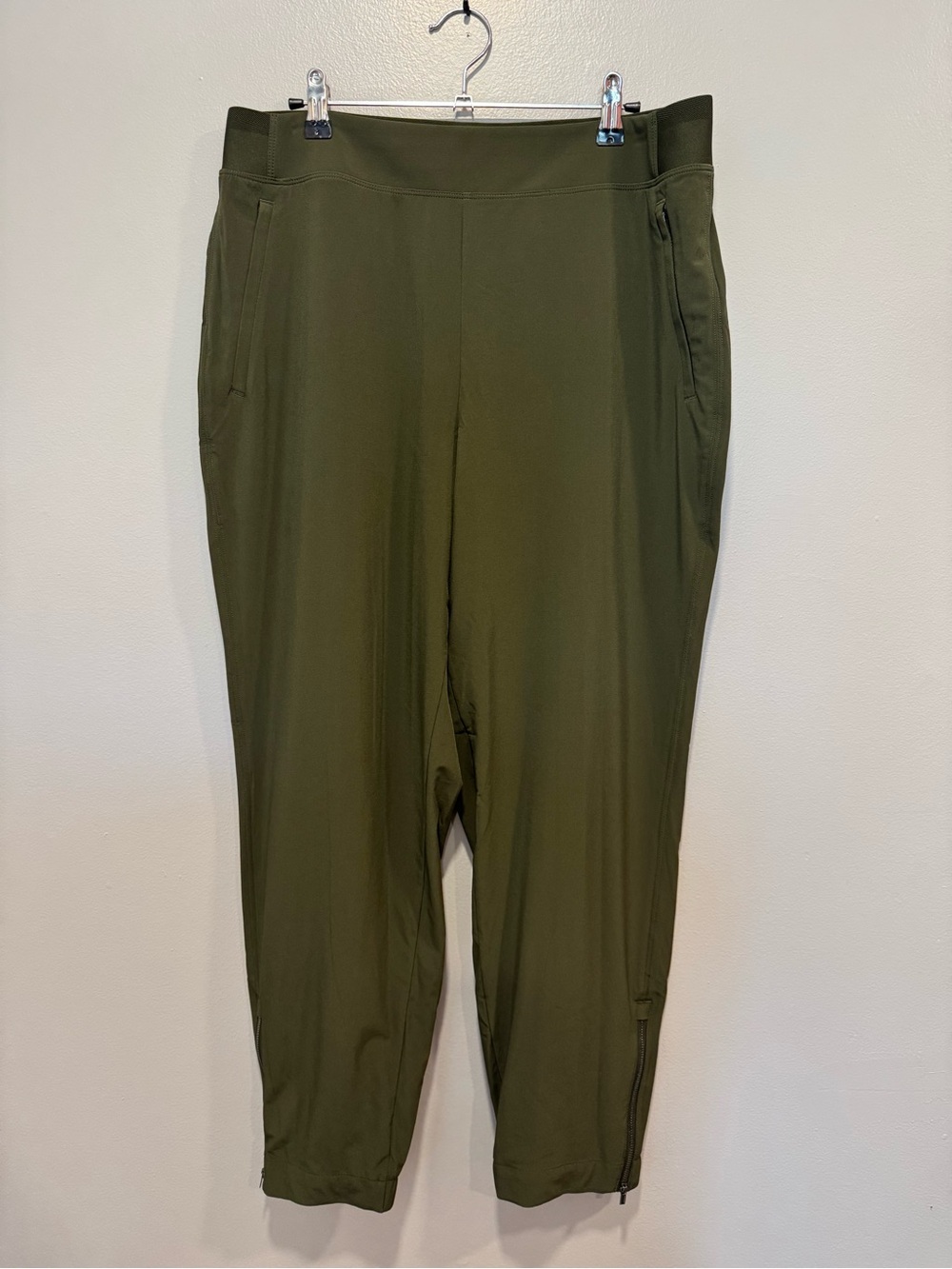 Athleta Brooklyn Heights High Rise Jogger in Olive Green Size 12